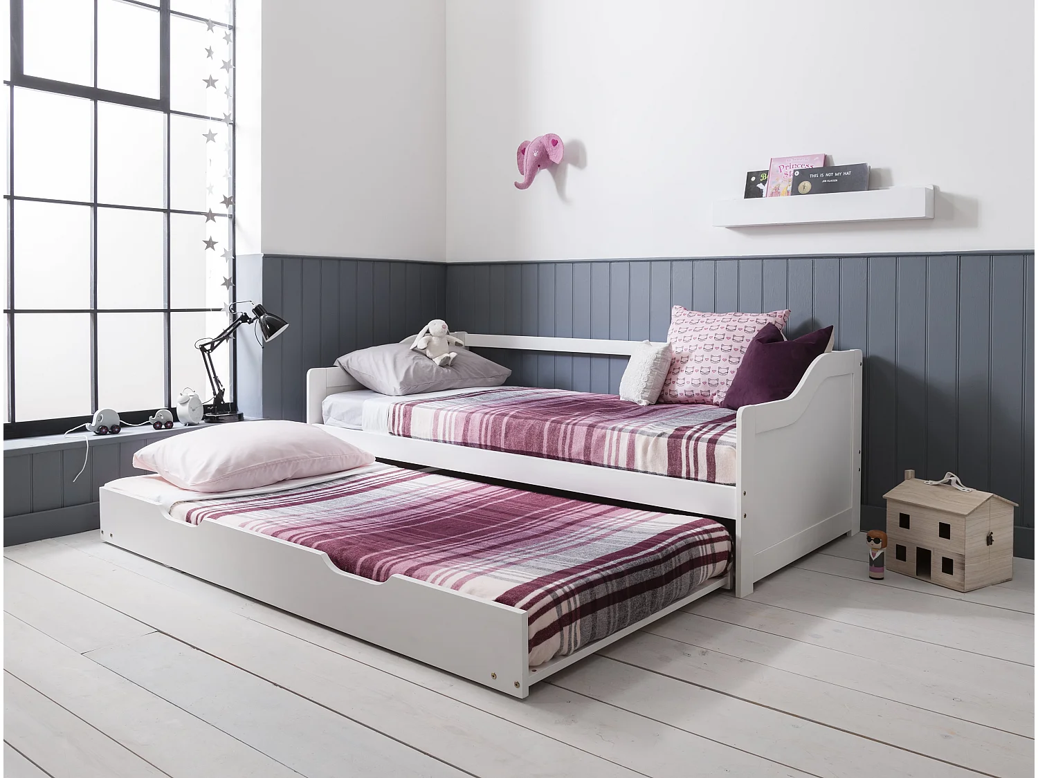 Noa & Nani Hove Day Bed with Pullout Trundle in White