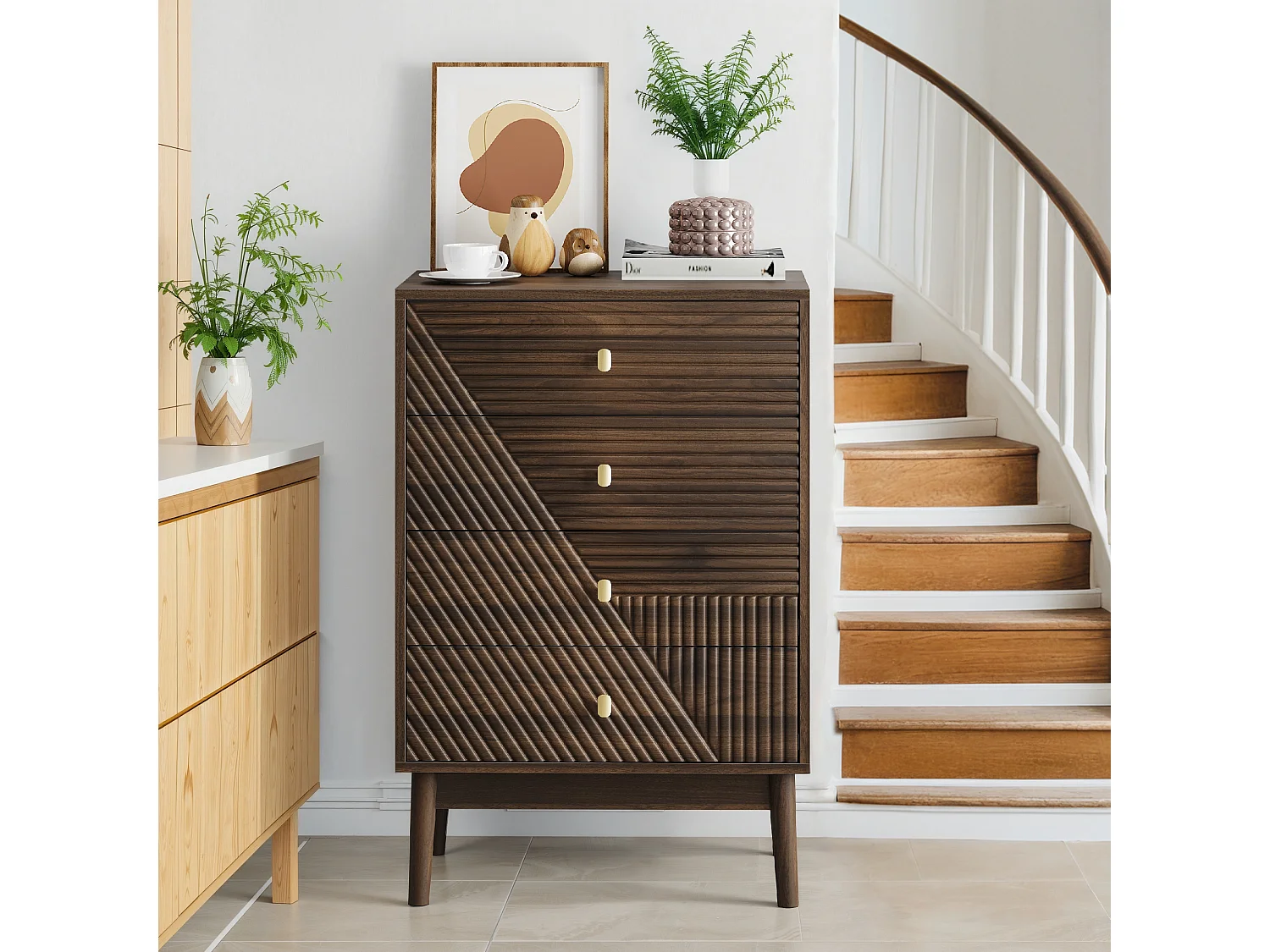 Commode scandinave 4 tiroirs effet bois noyer 4 tiroirs sculptées et pieds évasés 60x40x90cm