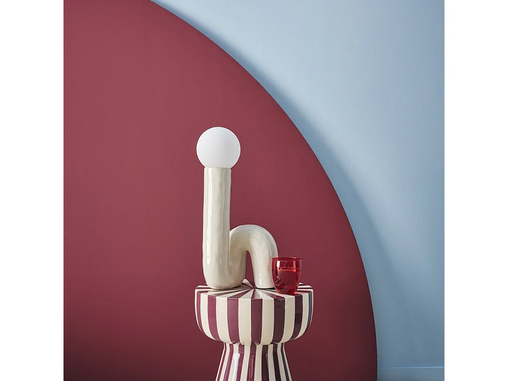 Lámpara de mesa orgánica de cerámica y barniz crema