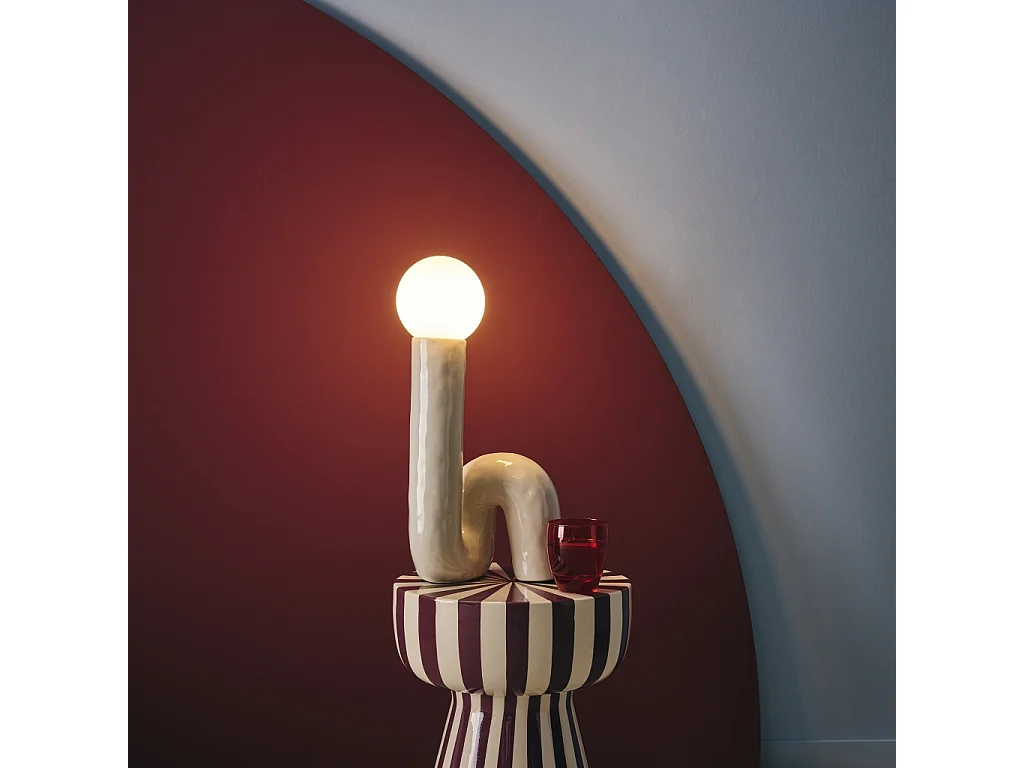 Lámpara de mesa orgánica de cerámica y barniz crema