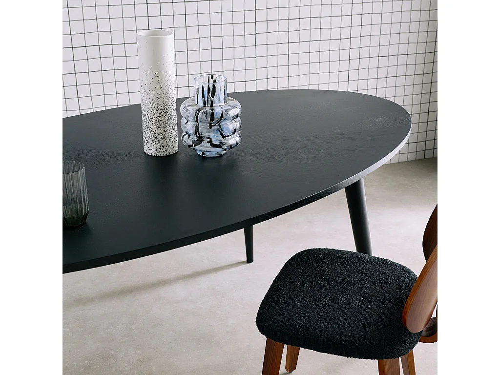 Table à manger ovale bois d'hévéa et placage chêne 6 places noir - L 190 x l 100 x H 75 cm - Diane