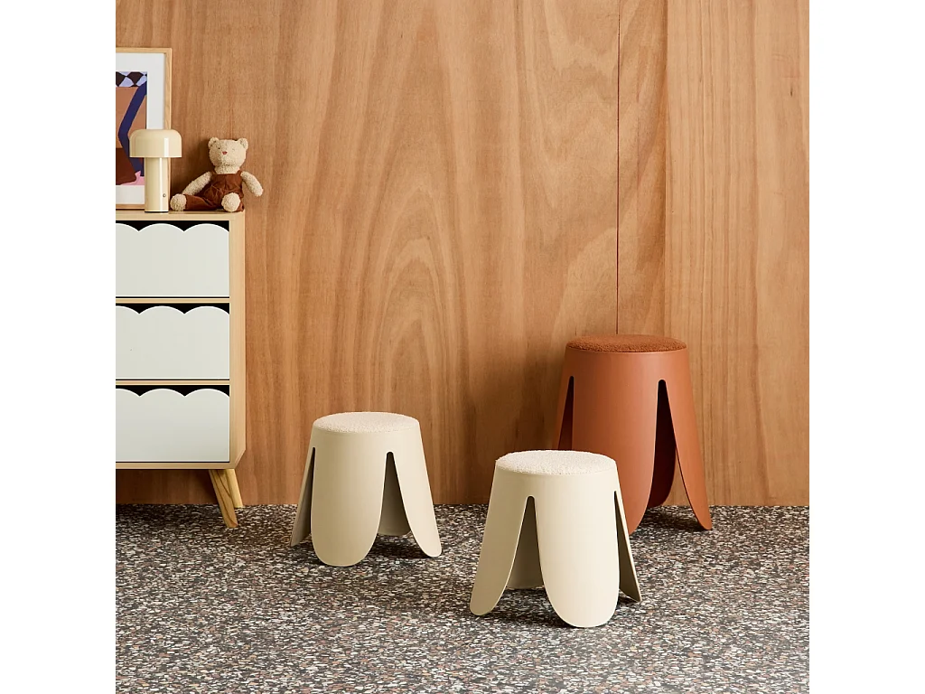 Sgabello impilabile per bambini in bouclé testurizzato, set di 2,