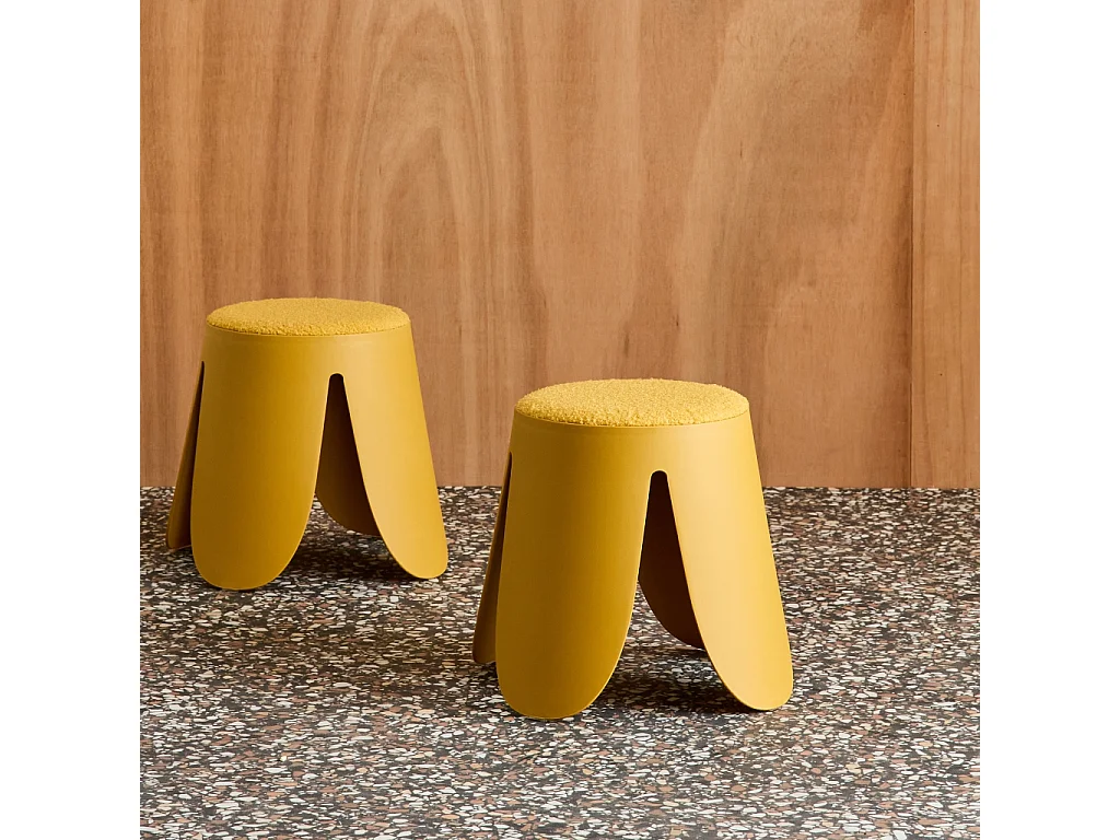 Sgabello impilabile per bambini in bouclé testurizzato, set di 2,