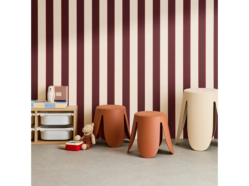 Sgabello impilabile per bambini in bouclé testurizzato, set di 2,