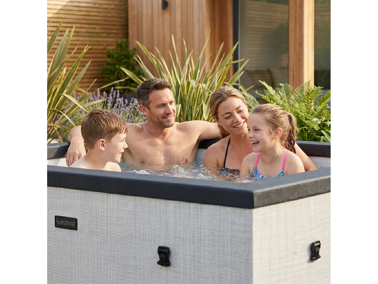 Wave Garda 4-Person Square Foam-Insulated Hot Tub & Spa | White