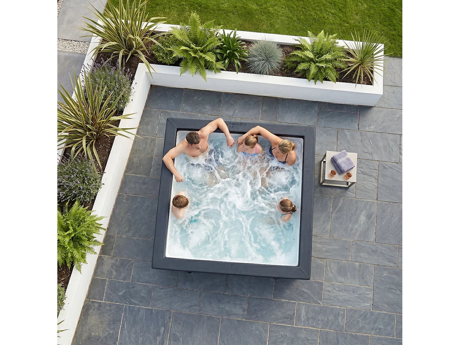 Wave Garda 4-Person Square Foam-Insulated Hot Tub & Spa | White