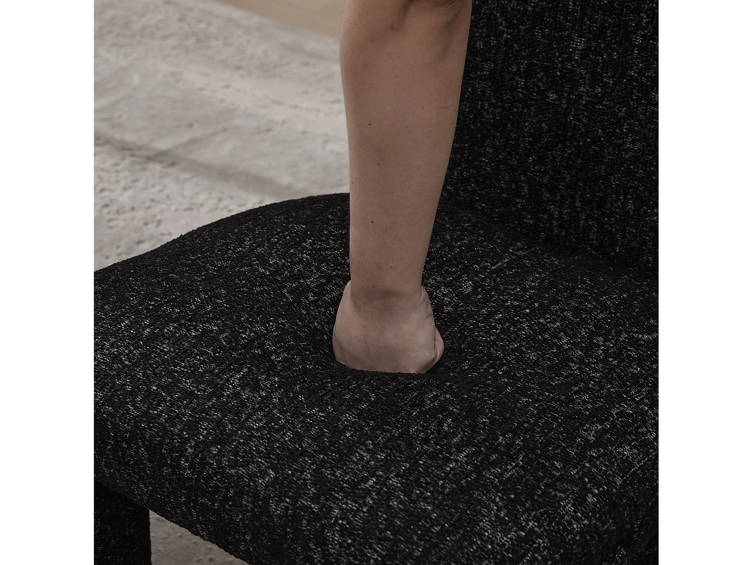 Lot de 2 chaises en chenille avec pieds en hévéa - Noir et gris