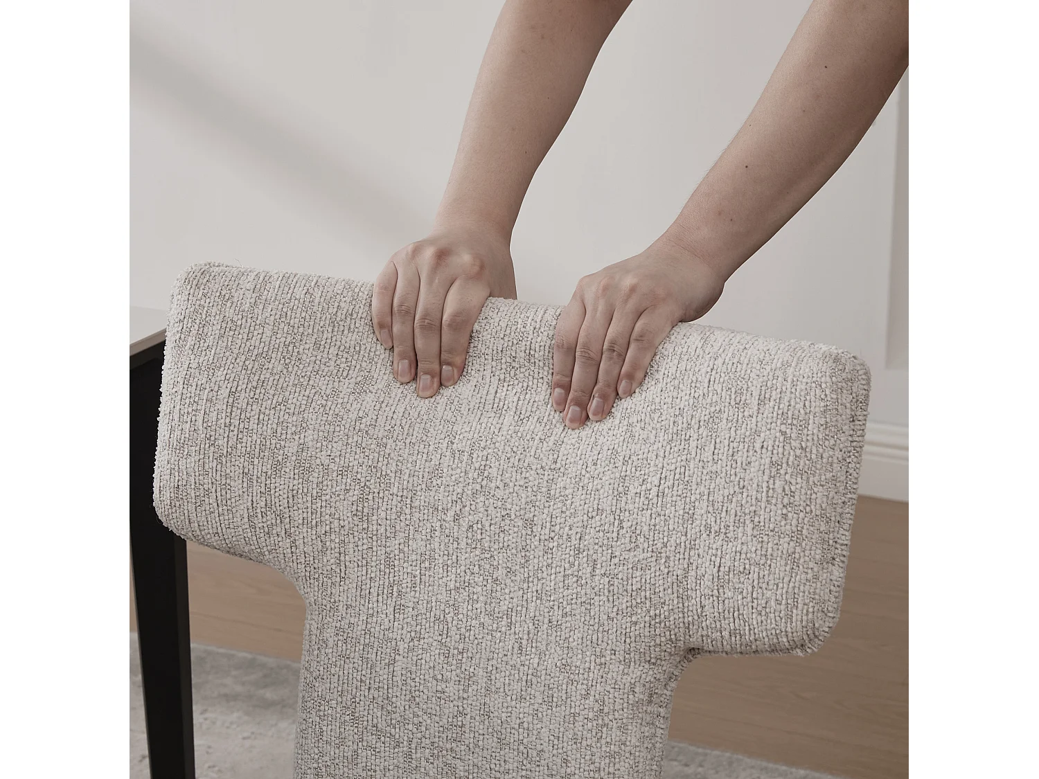 Lot de 2 chaises en chenille avec pieds en hévéa - Beige