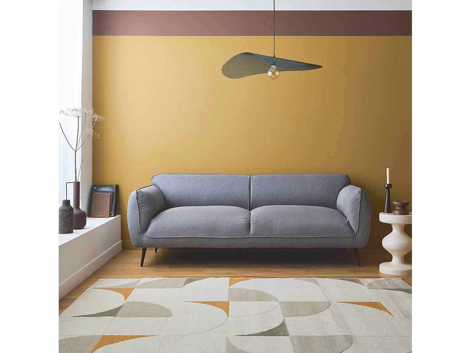 Sofá en tela con patas de metal,  3 plazas  gris claro