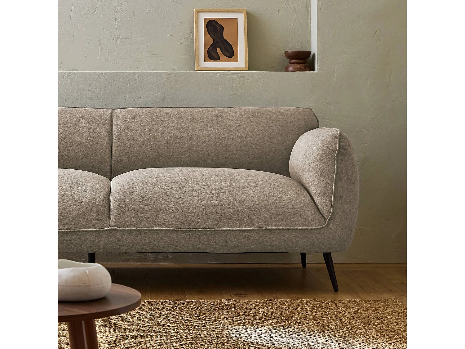 Sofá en tela con patas de metal,  3 plazas  beige