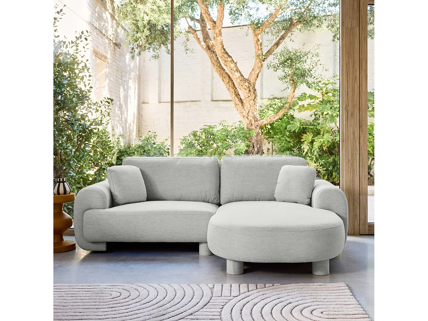 Sofá esquinero derecha de tela liso con patas redondas, 3 plazas gris