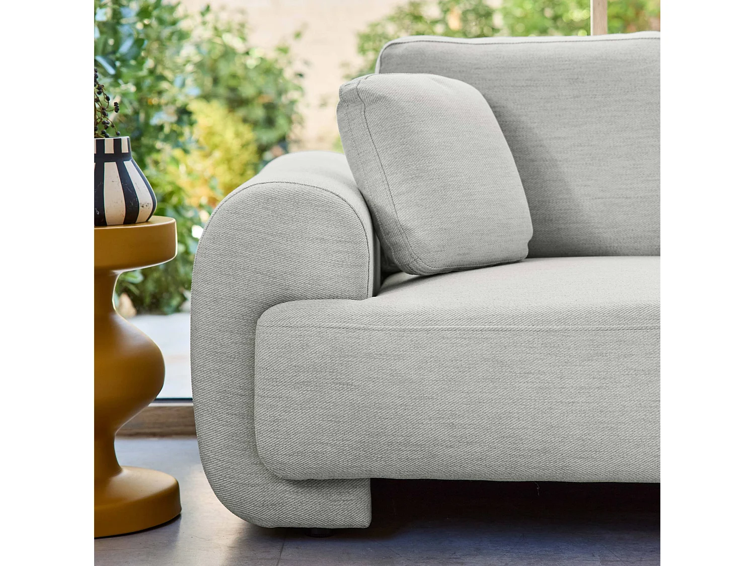 Sofá esquinero derecha de tela liso con patas redondas, 3 plazas gris