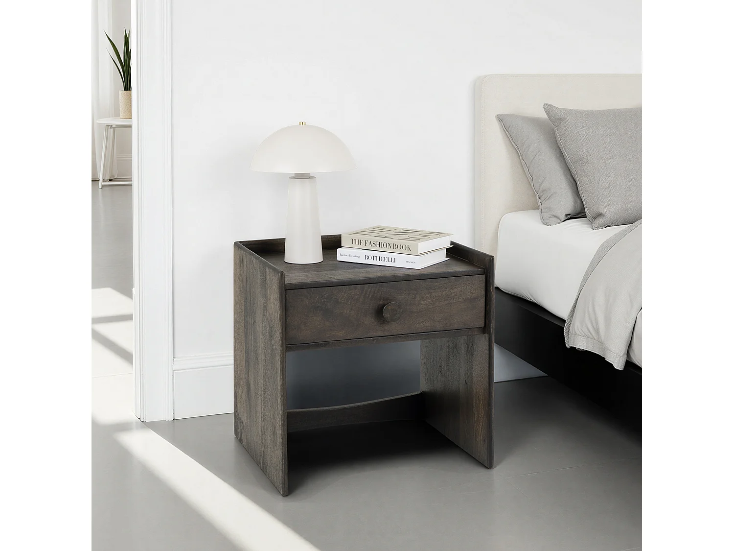 Table de Chevet TURU, 1 Tiroir en Bois Massif Brun, Design Élégant, Petite Table de Nuit en Hauteur pour Rangement Pratique