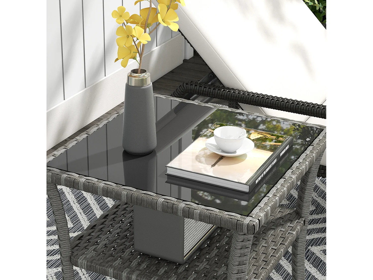 Table basse de jardin avec étagère et plateau verre trempé dim. 50 x 50 x 45 cm résine tressée gris