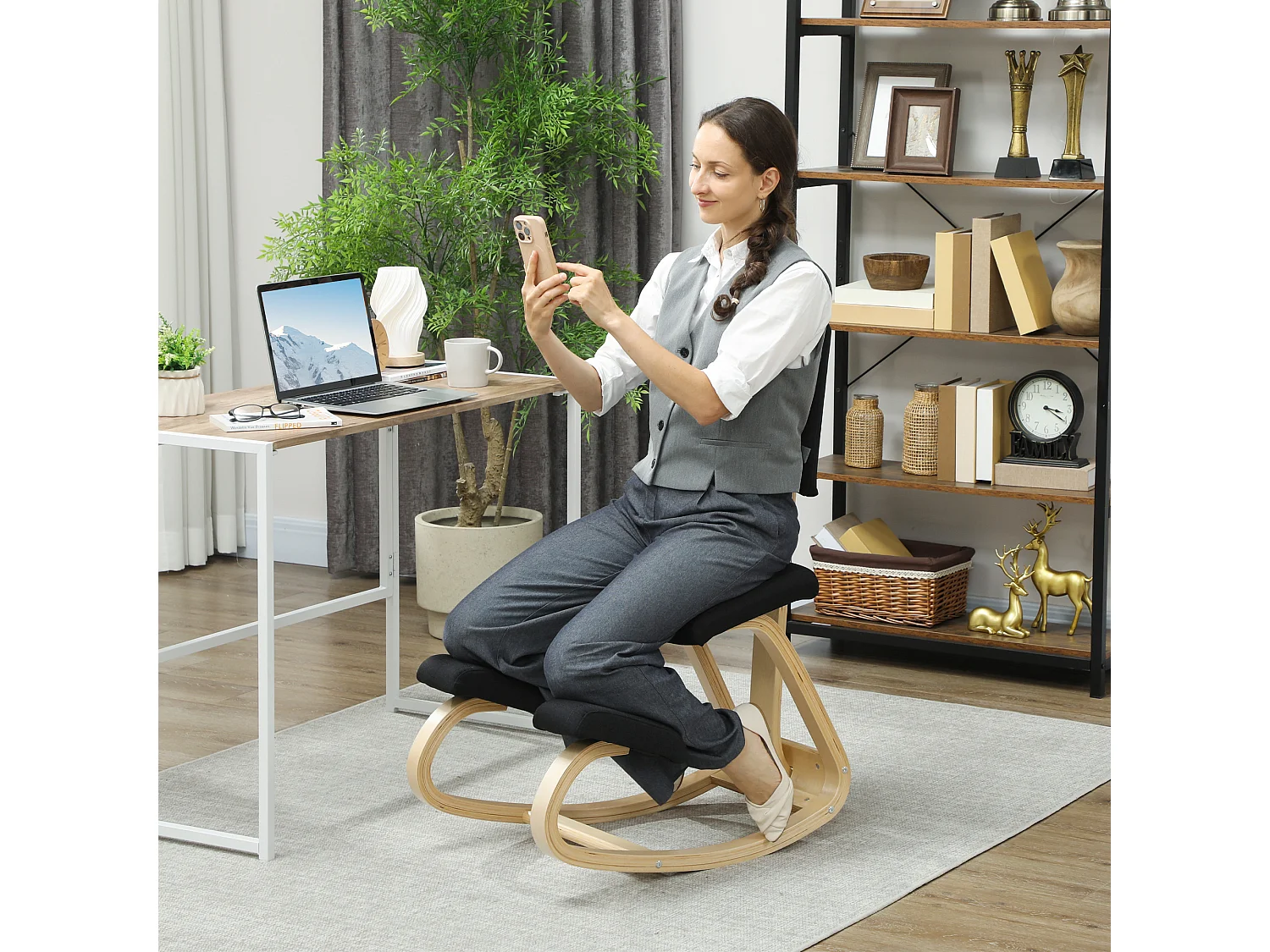 Siège ergonomique - siège assis-genoux - chaise assis genoux avec dossier - bois bouleau tissu noir