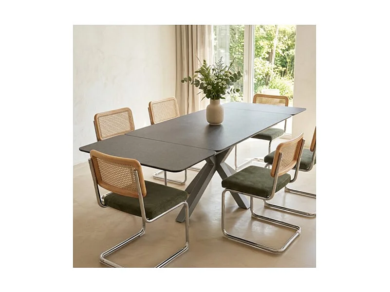 Table à manger rectangulaire extensible 8/10 pers. en céramique gris anthracite et piètement noir 180/260x100 cm - Stromboli