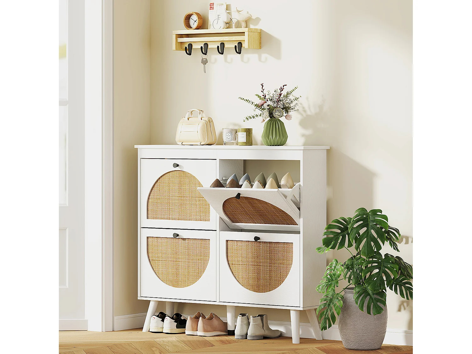 Meuble à chaussures 4 portes abattantes style bohème - façades motif semi-circulaire rotin - pieds bois aspect bois blanc
