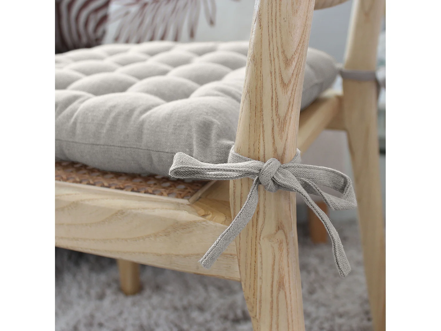 4 galettes de chaises carrées, 38x38cm, avec nouettes, lin, coton chambray, Collection Cambria, CMADECO