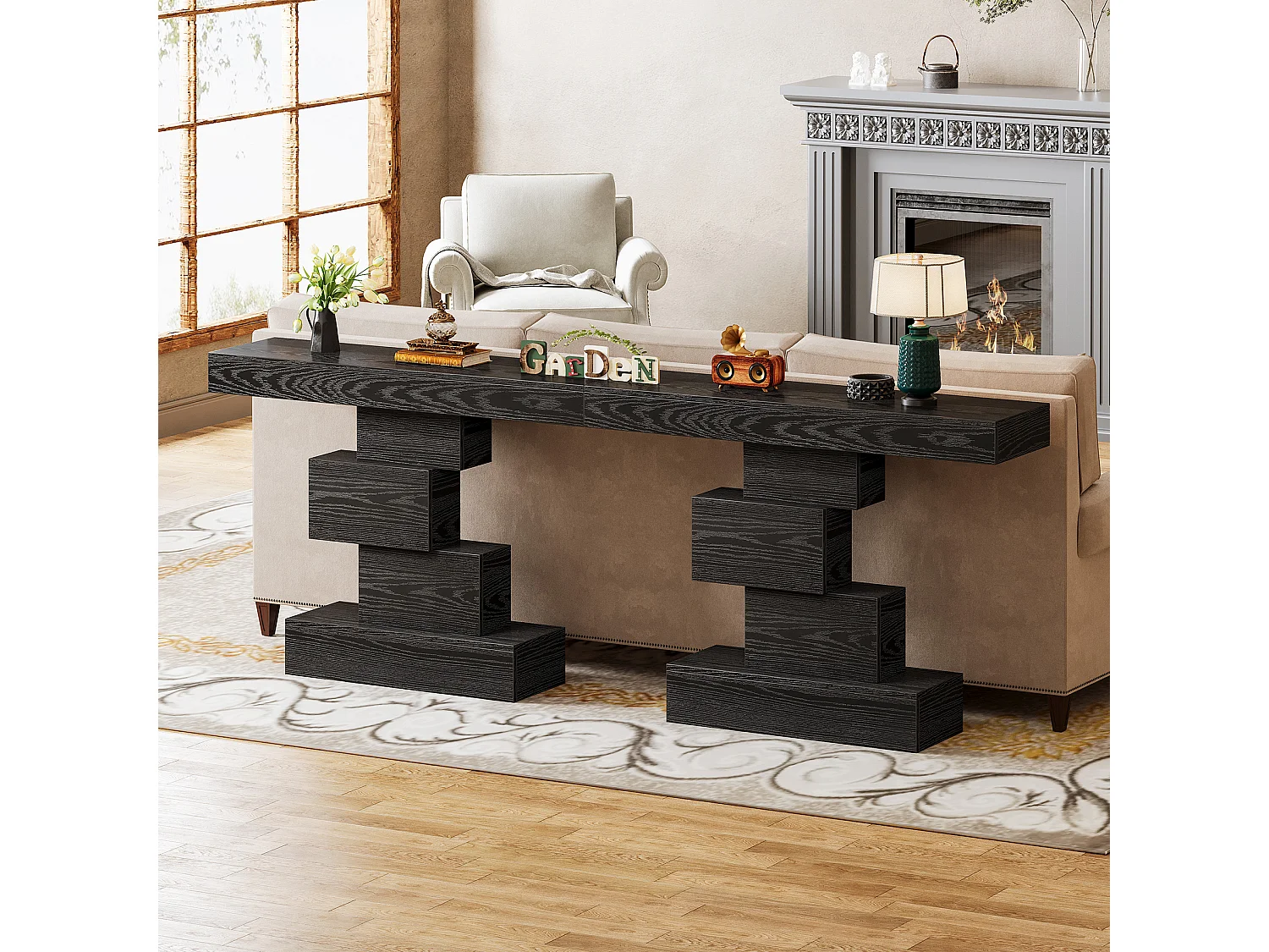 Console noire de 108 cm, table d'appoint étroite en bois avec piètement géométrique, à placer derrière un canapé.