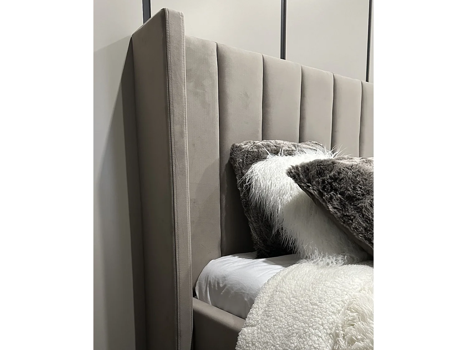 Bed Fluweel VILLETTE 160 x 200 cm Taupe