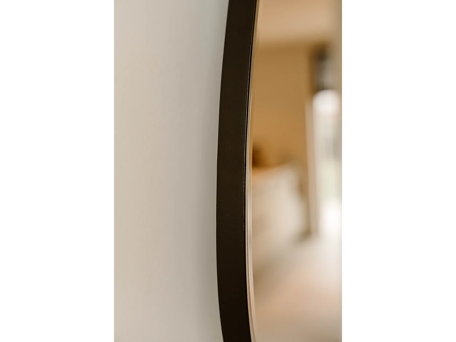 Miroir organique 80 cm - Noir - Miroir mural à bord facetté - Indore Home