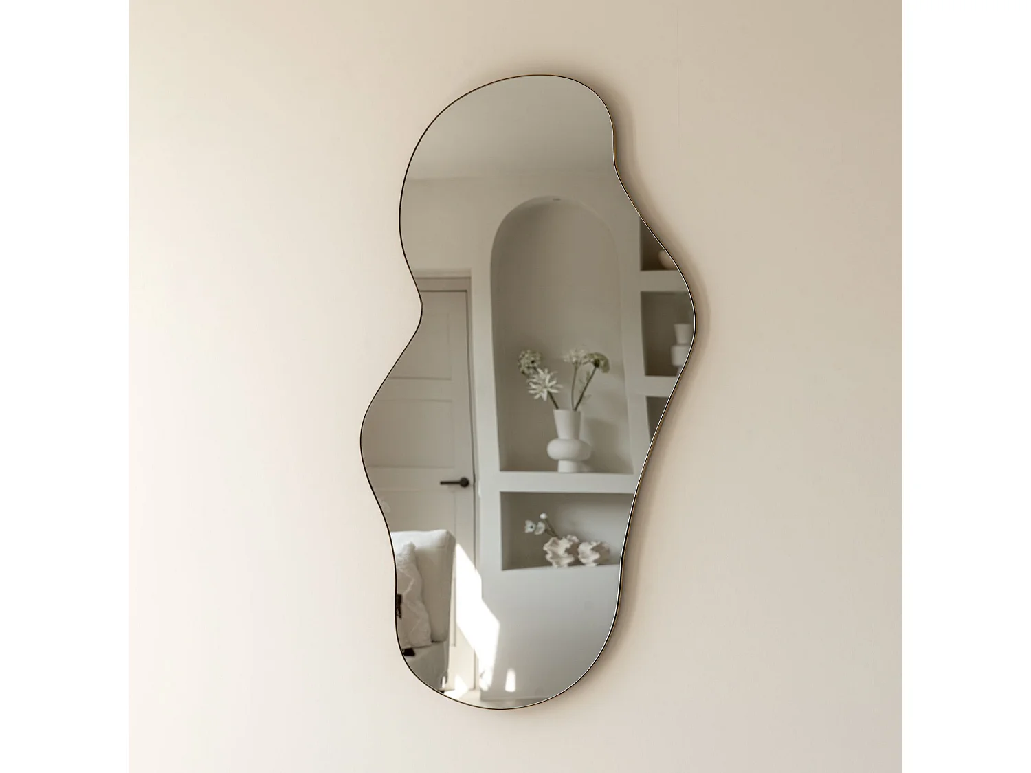 Miroir Troas | Miroir de forme organique en bronze | Design asymétrique | 110 x 62 cm | Indore Home