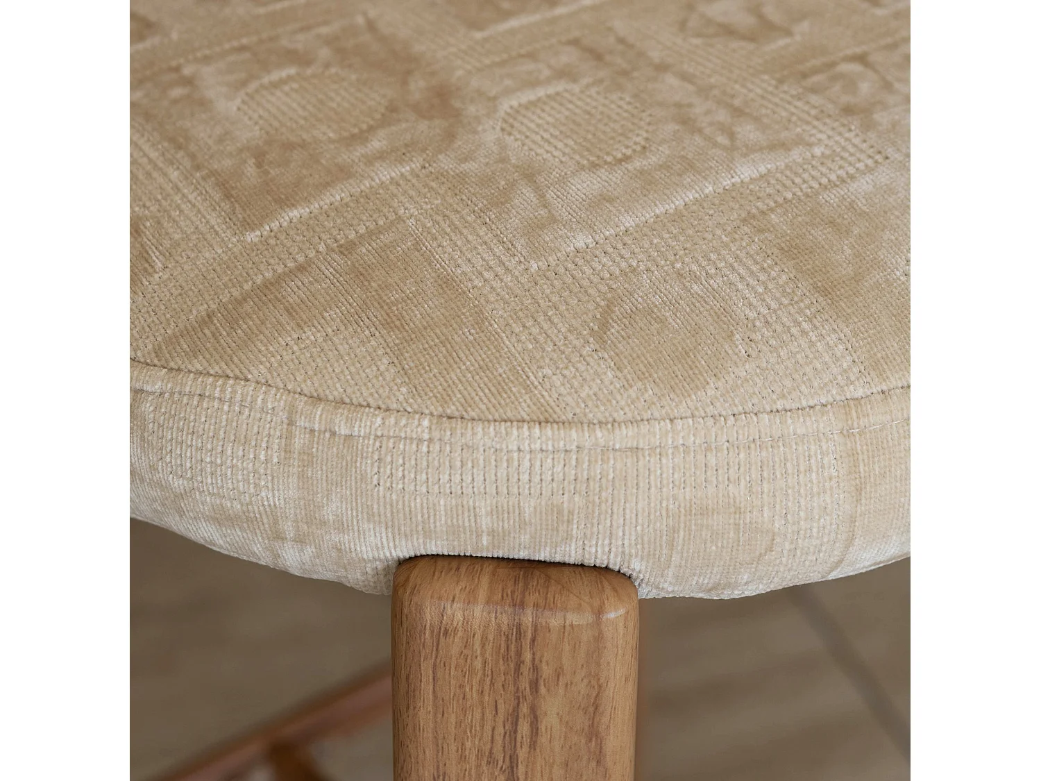 Now's Home - Lot 2 Chaises/ Bar Tissu Structure Beige En Metal Effet Bois 50x50x90suzie