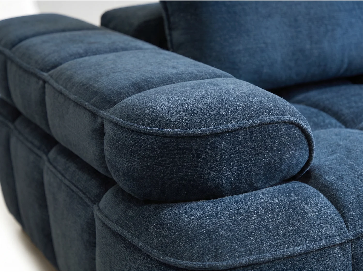 Modernes 3-Sitzer Blaues Stoffsofa mit Breiten Armlehnen - MIMO