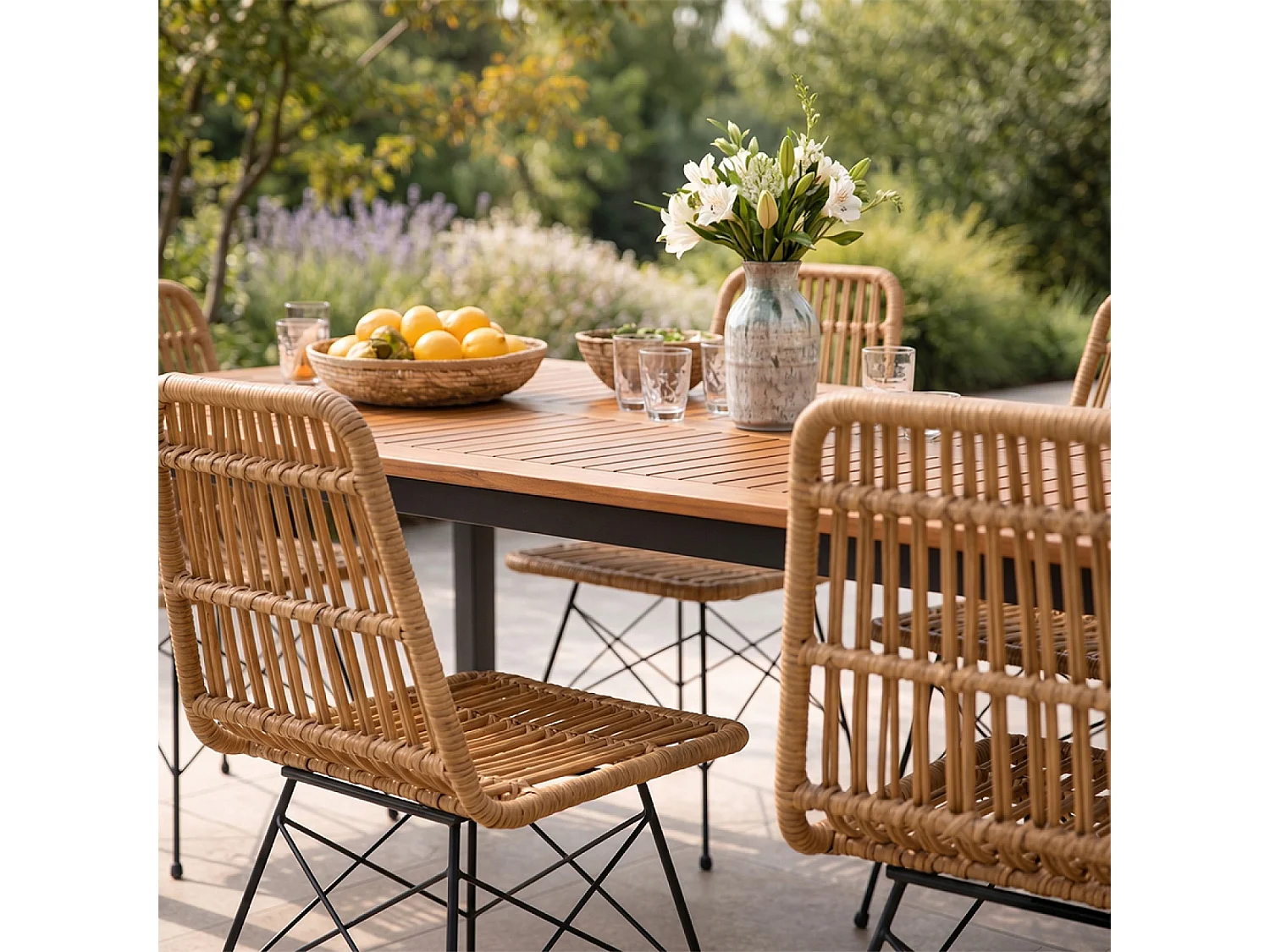 Salon de jardin 6 places avec table en bois naturel et chaises en résine tressée BAGO