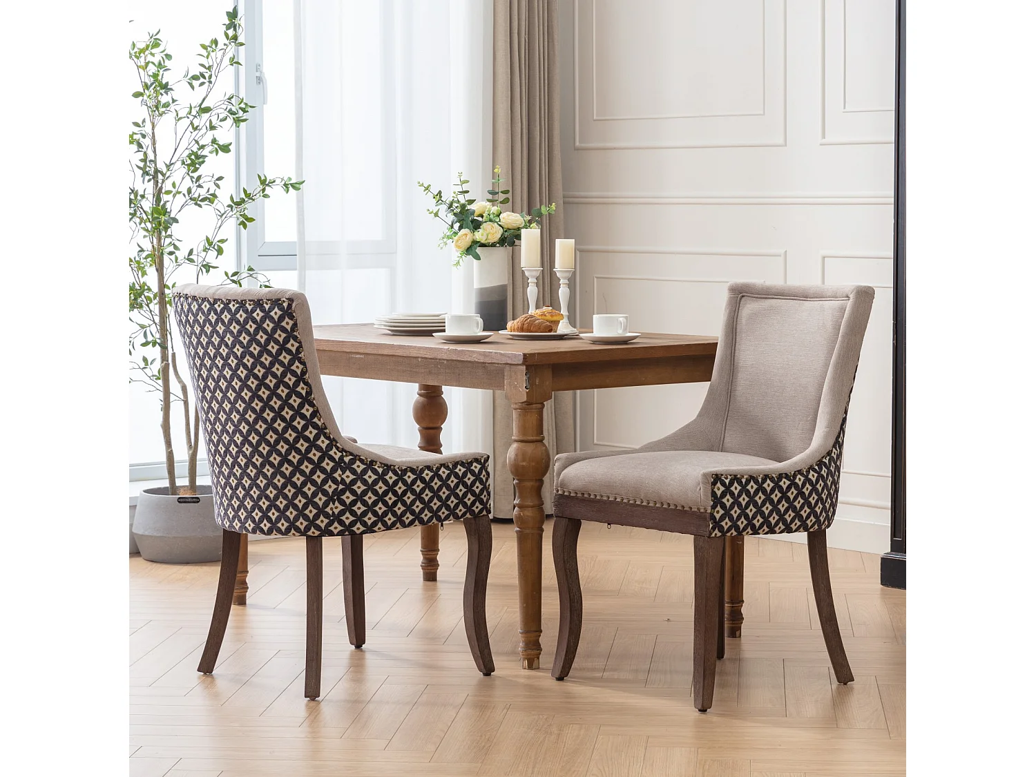 Bewley Set of 4 Dining Chairs Upholstered in Linen with Oak Wood Legs