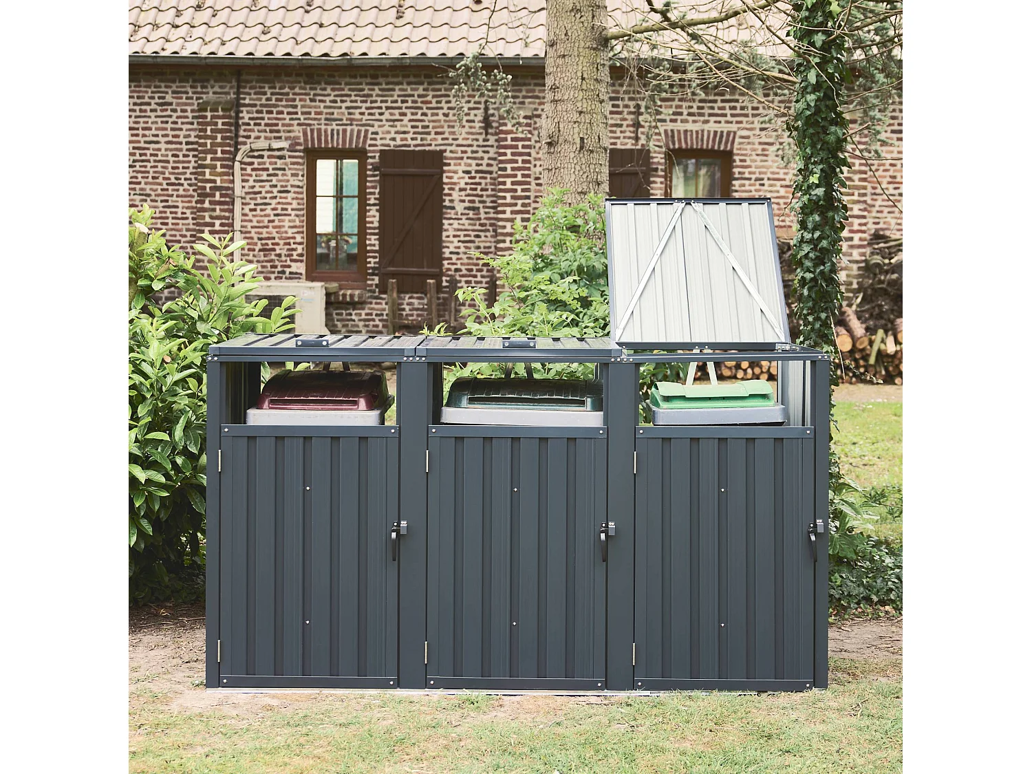 Cache poubelle gris en acier galvanisé. 3 places. L 219 x P 82 x H 124 cm