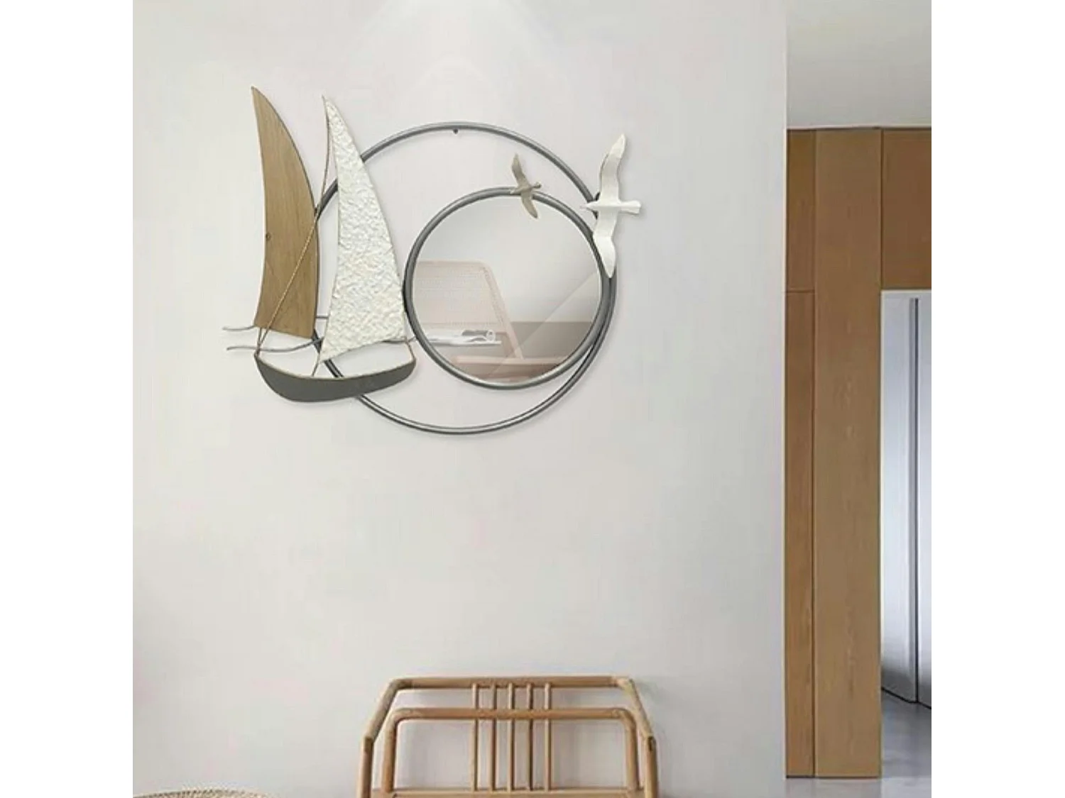 Décoration murale en métal avec voiliers en métal blanc et bois