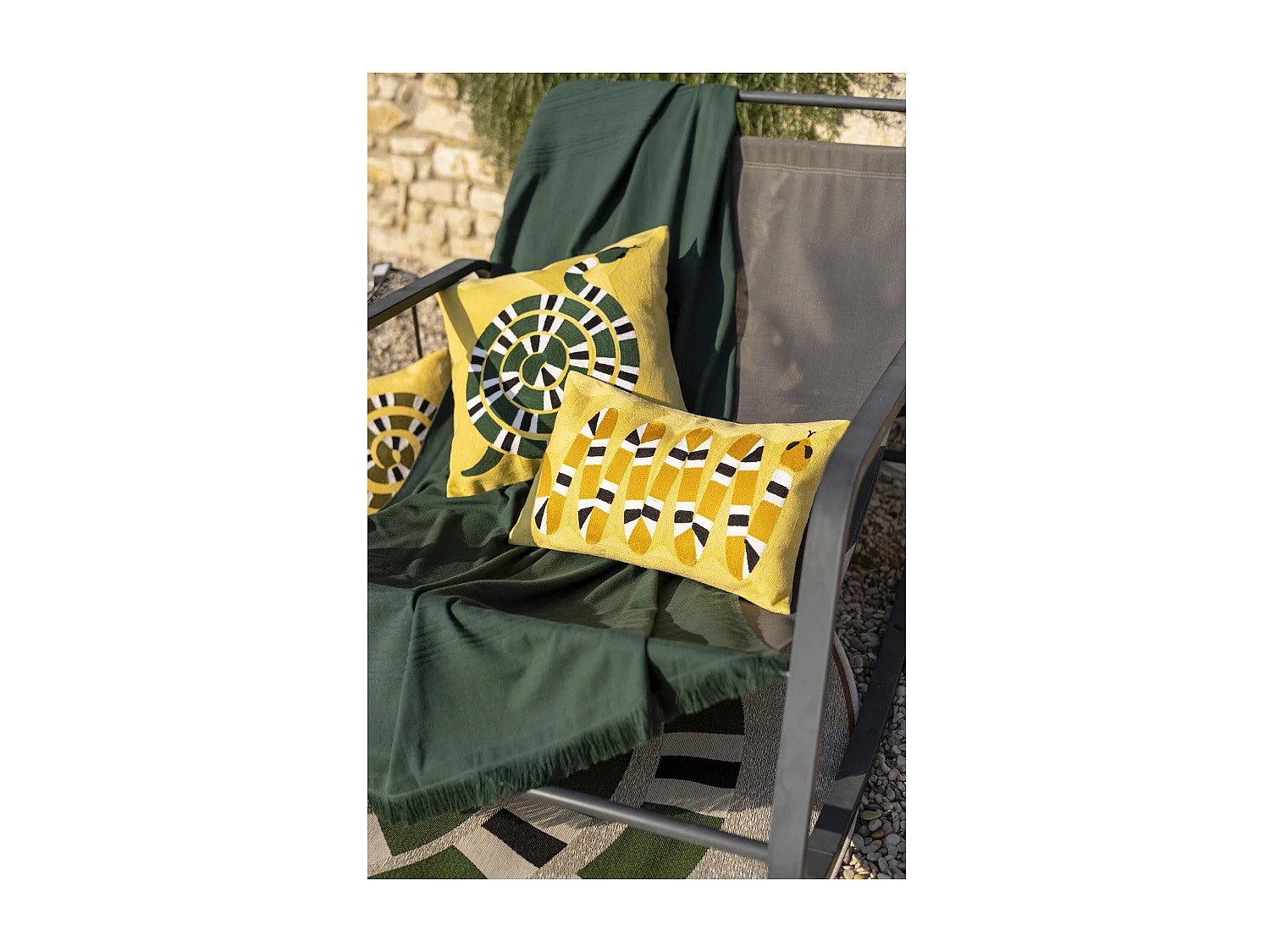 Coussin brodé Yoka mangue 30 x 50 cm Vivaraise