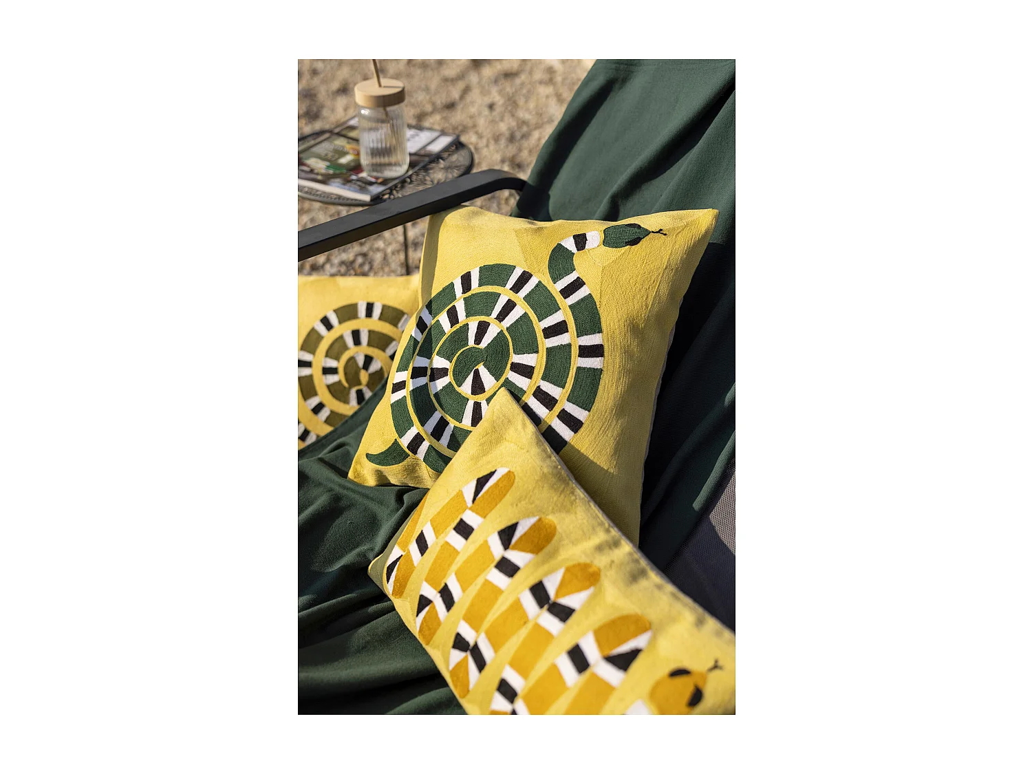 Coussin brodé Yoka mangue 45 x 45 cm Vivaraise