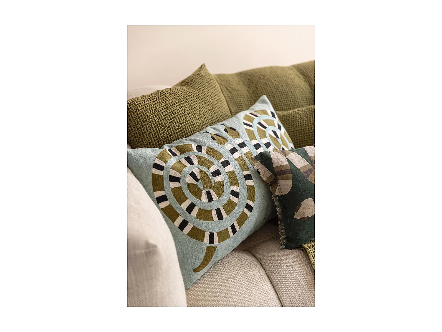 Geborduurd kussen Yoka Hemels 40 x 65 cm