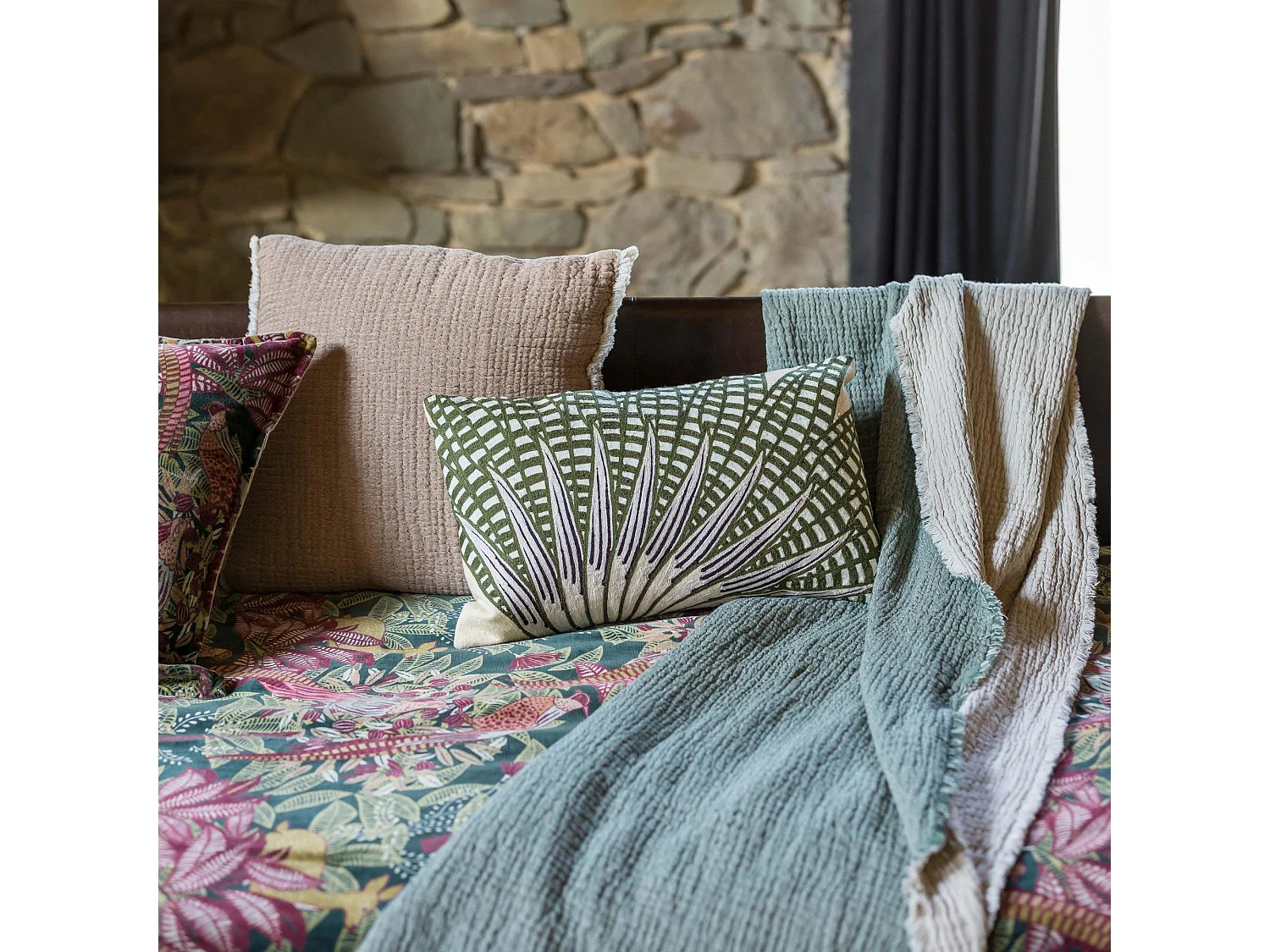 Coussin brodé Ewan lin 30 x 50 cm Vivaraise