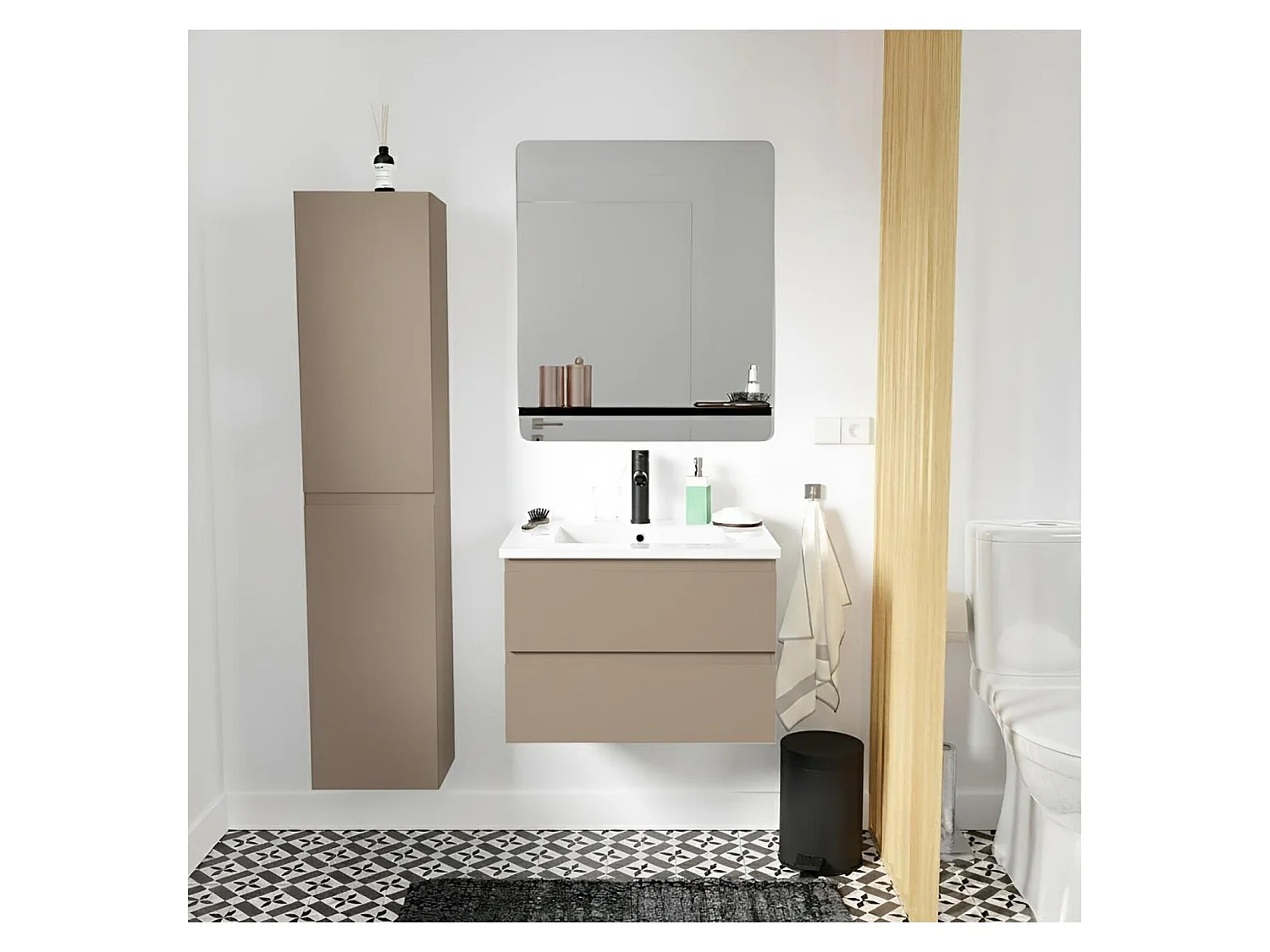 Eenvoudig meubel + kraan + spiegel + SORRENTO-kolom