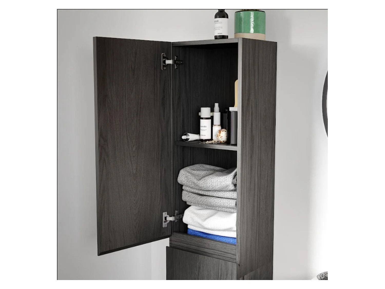 Schlichte Möbel + Wasserhahn + Spiegel + SORRENTO-Säule