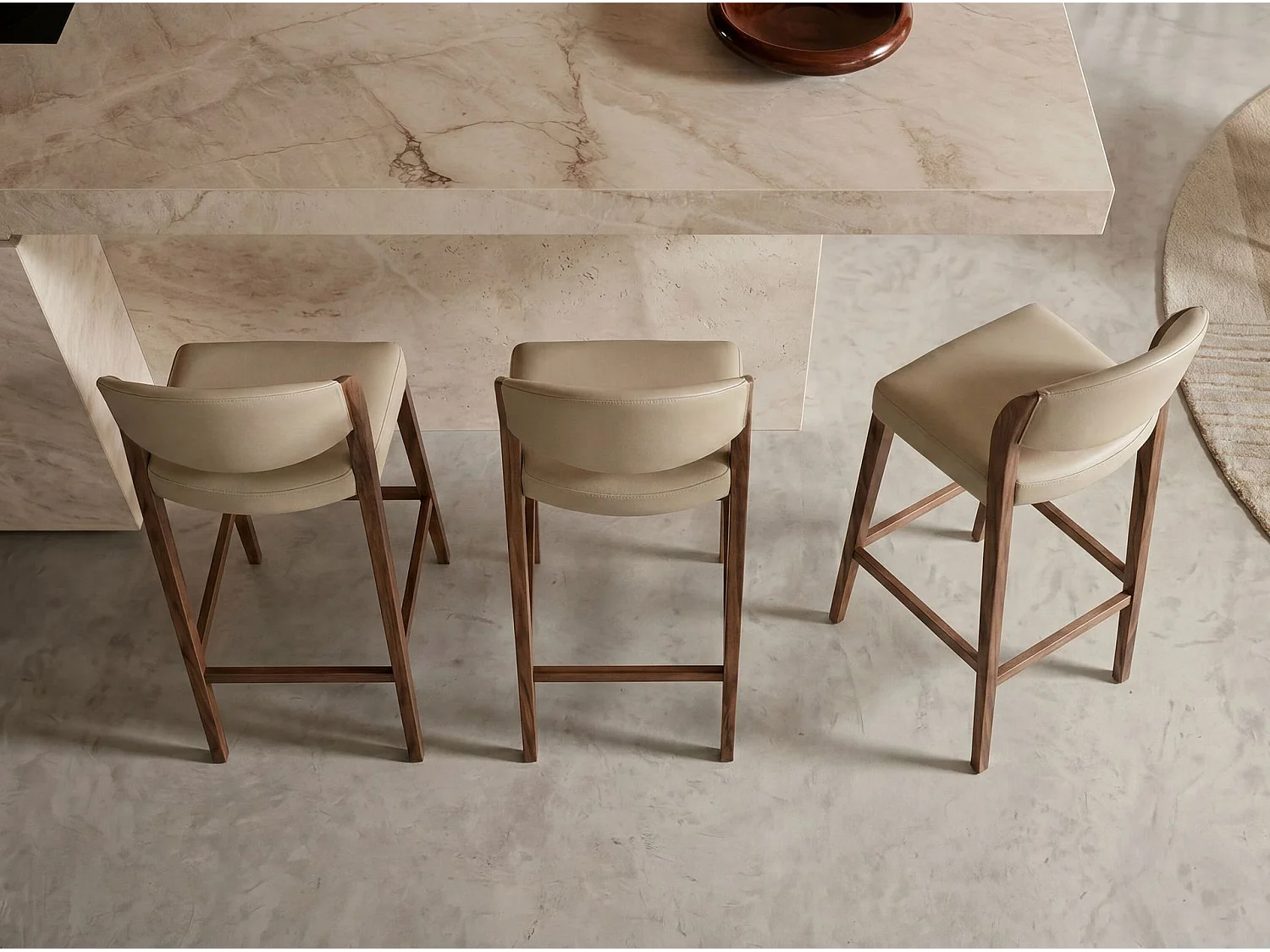 Hocker aus Kunstleder in Nerzfarbe 4225 ANGEL CERDA