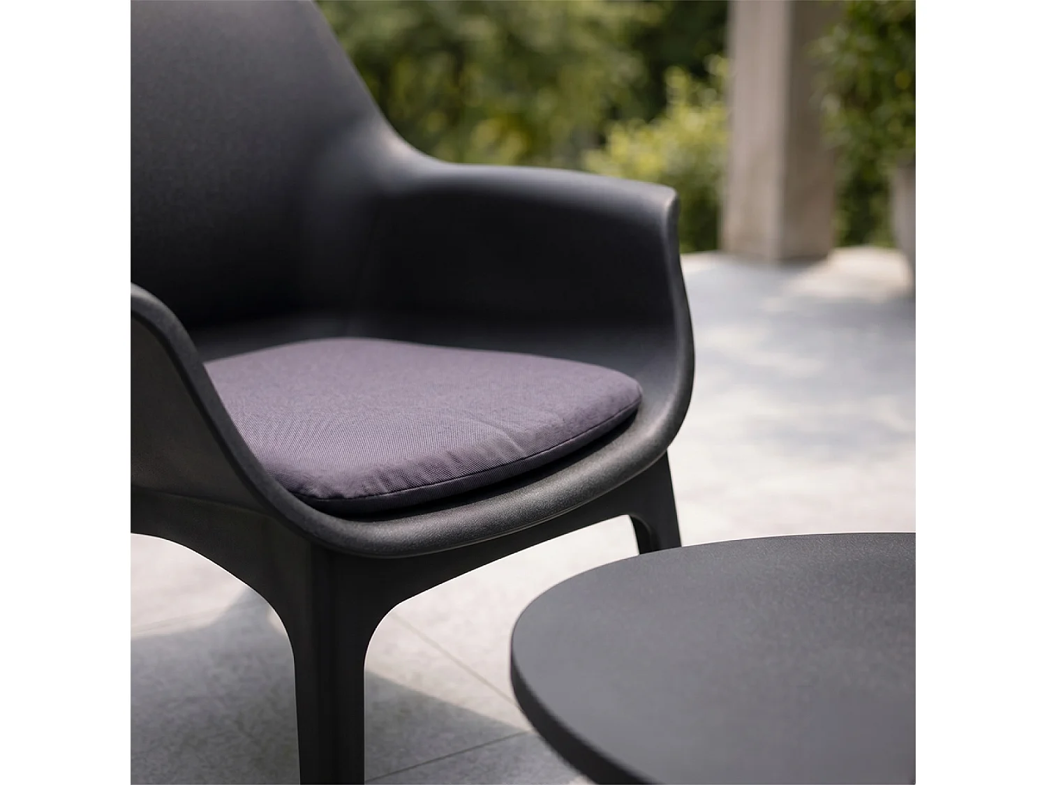 Salon de jardin 4 places gris anthracite avec table basse IZMIR