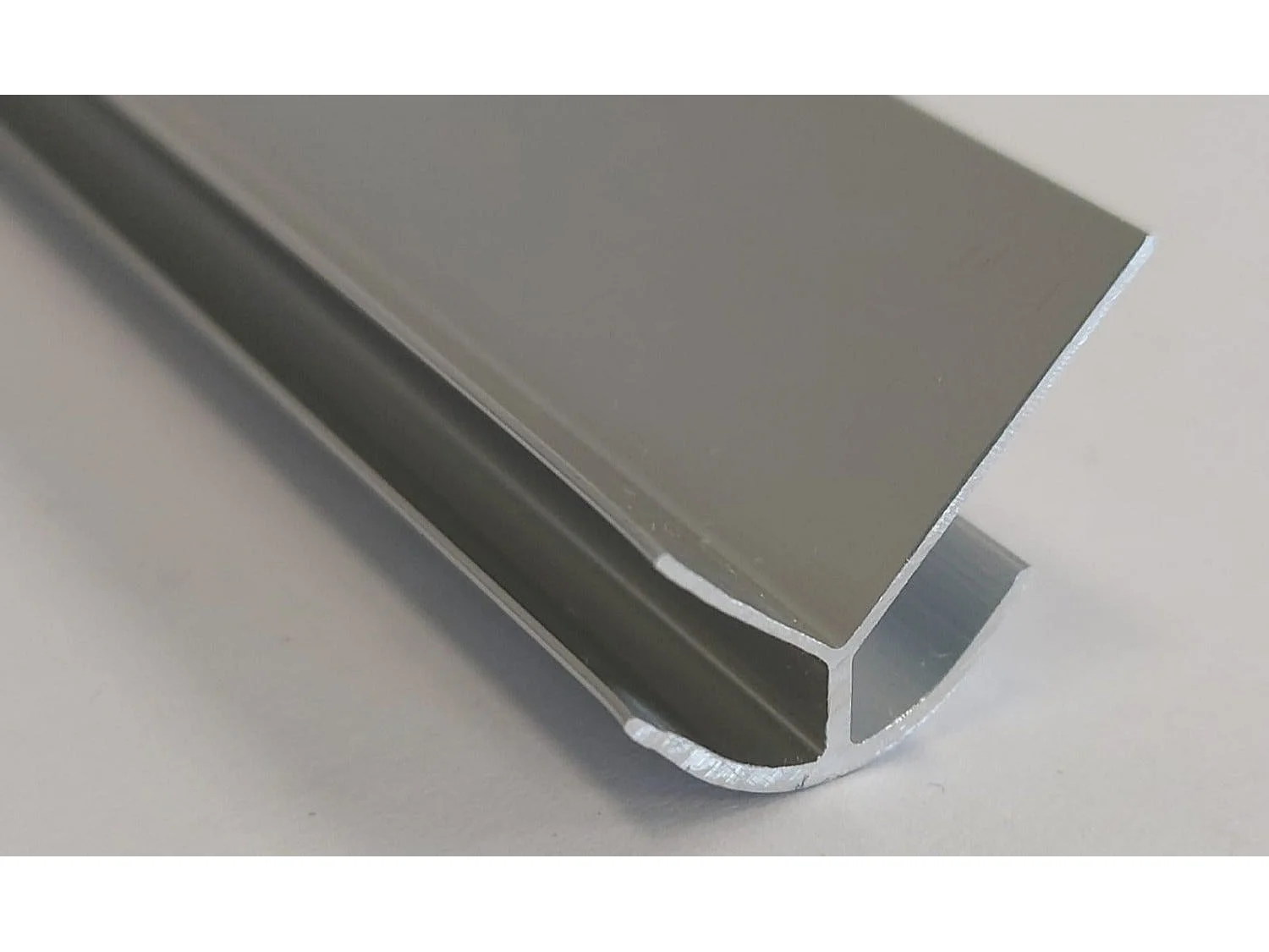 Profil de finition angle extérieur aluminium 16 mm 2,80 m - mat Noir Silver Gold