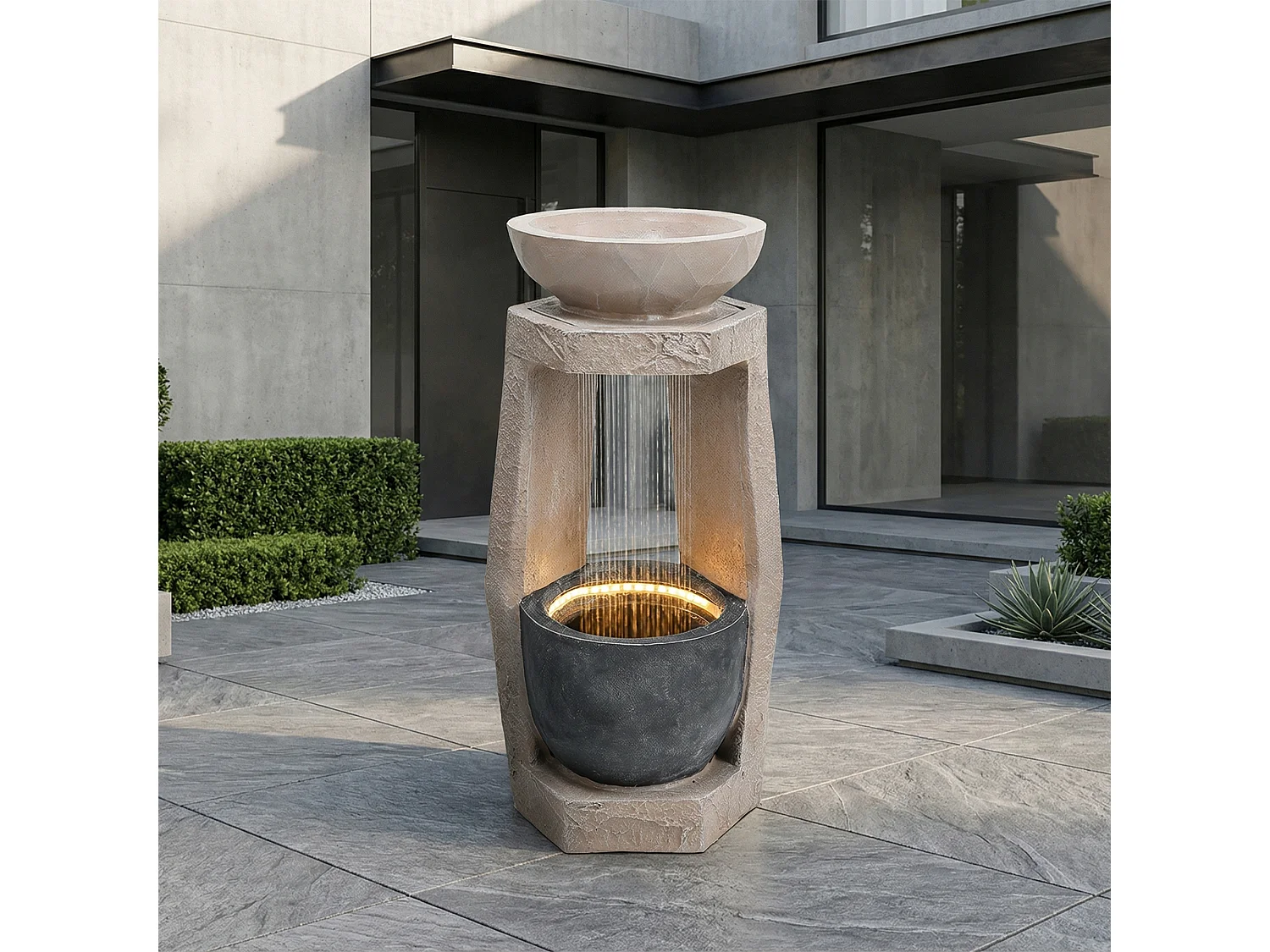 Buitenfontein van beige kunsthars met ledverlichting, met een natuursteenlook.