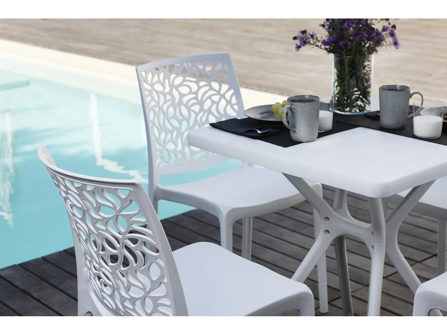 Table d'extérieur carrée 80x80, résine renforcée de fibre de verre, robuste et durable, idéale pour jardins, bars et restaurants - LUCAS/Blanc