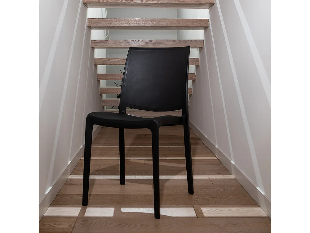 Lot de 4 chaises en polypropylène renforcé avec fibre de verre, empilables pour extérieur et jardin, bar et restaurant, cuisine, design moderne - Carmen - Noir