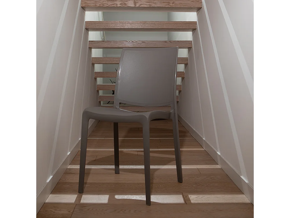 Lot de 4 chaises en polypropylène renforcé avec fibre de verre, empilables pour extérieur et jardin, bar et restaurant, cuisine, design moderne - Carmen - Taupe