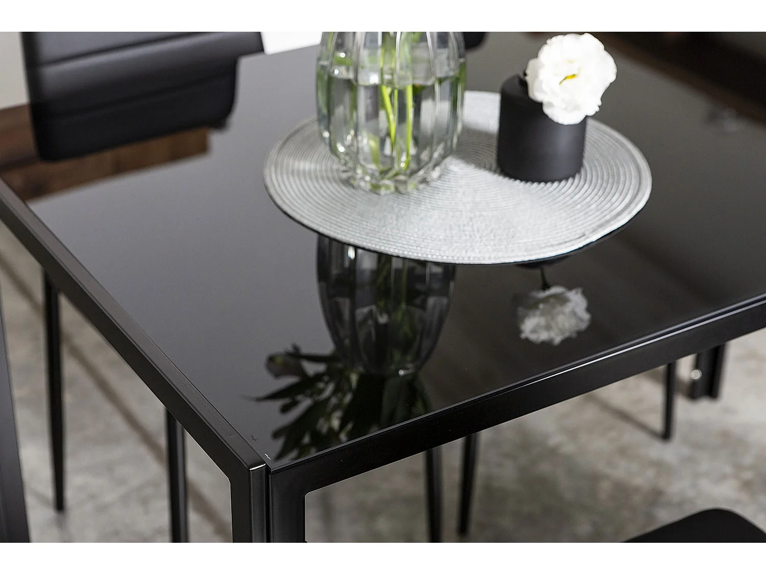 Ensemble de salle à manger avec 4 chaises et table rectangulaire, style moderne, plateau en verre trempé, chaises en similicuir – Ettore+Lidia/Noir