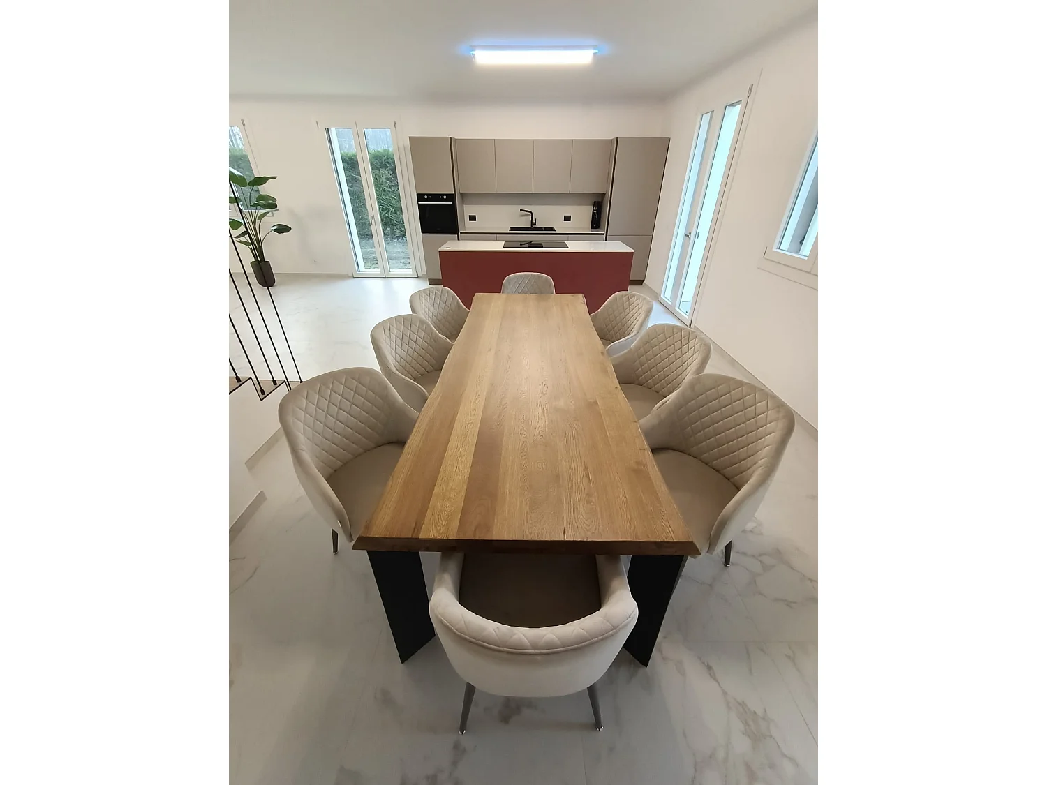 Lot de 2 chaises en velours d’intérieur, dossier haut, pieds en métal, idéales pour cuisine, salle à manger, bar ou restaurant – Beige/Taupe – Tessa