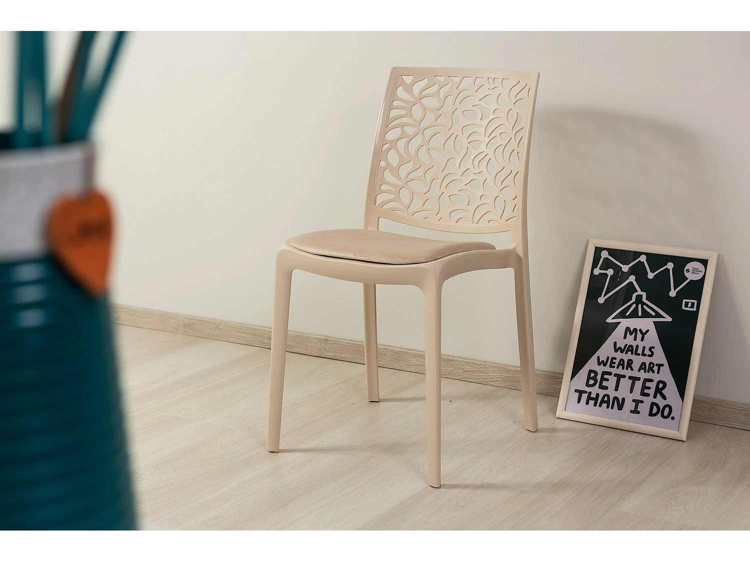 Lot de 6 chaises en polypropylène avec coussin, empilables, design moderne pour cuisine, salle à manger, bar ou restaurant – Anna – Crème/Crème