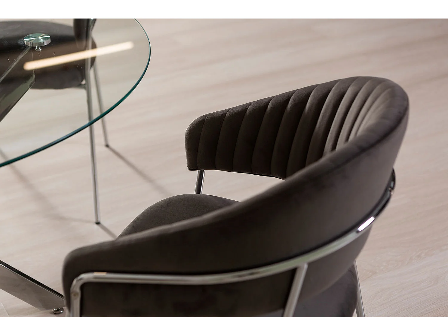 Lot de 2 chaises d’intérieur en velours, rembourrées, pieds en métal, design élégant pour salle à manger, cuisine, restaurants -Gris foncé/Argent- Lea
