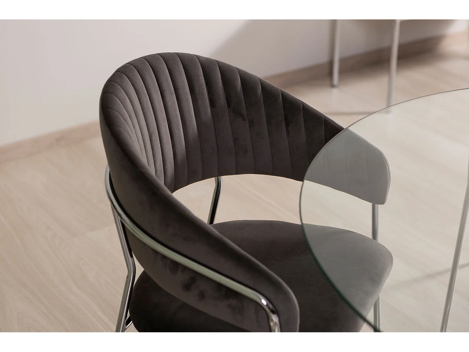 Lot de 2 chaises d’intérieur en velours, rembourrées, pieds en métal, design élégant pour salle à manger, cuisine, restaurants -Gris foncé/Argent- Lea